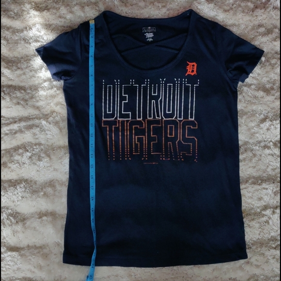 🎉HP🎉 EUC Detroit Tigers criss cross t-shirt - Picture 4 of 5